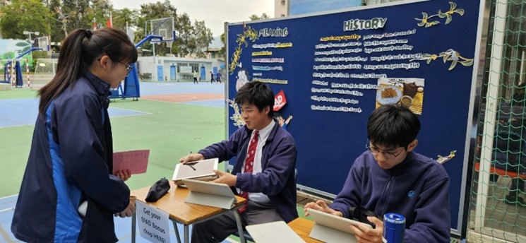 A Shungtakian is taking the Chinese Culture Day quiz to demonstrate her related knowledge